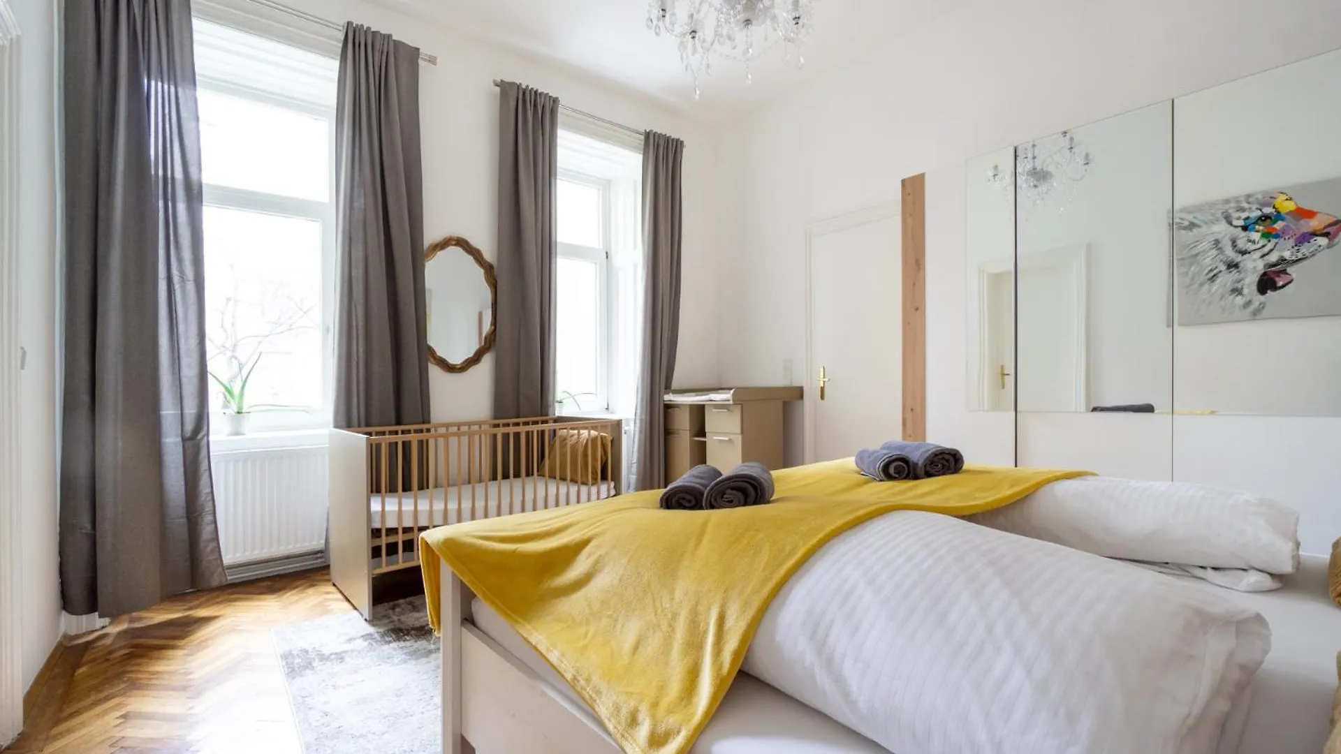 Central Apartment In Viennese Old Building 维也纳