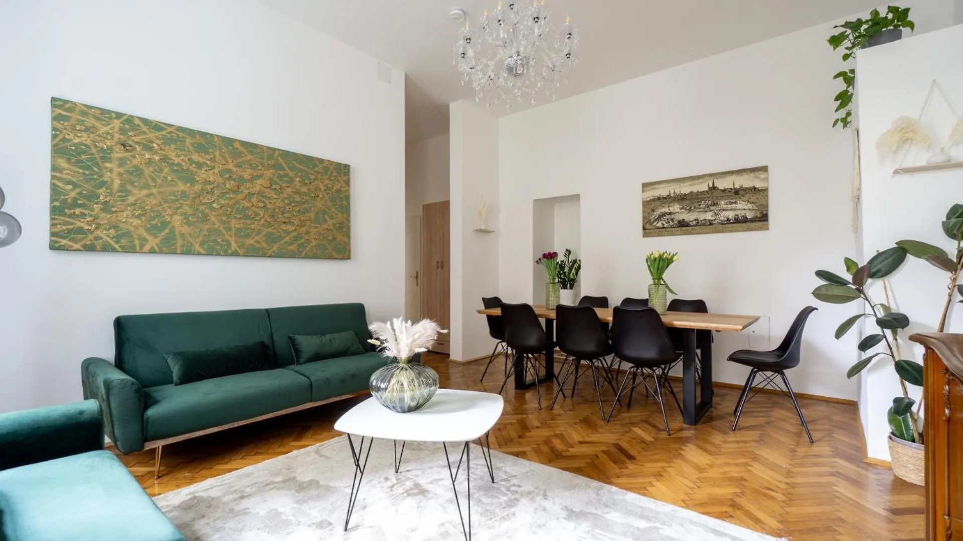 Central Apartment In Viennese Old Building