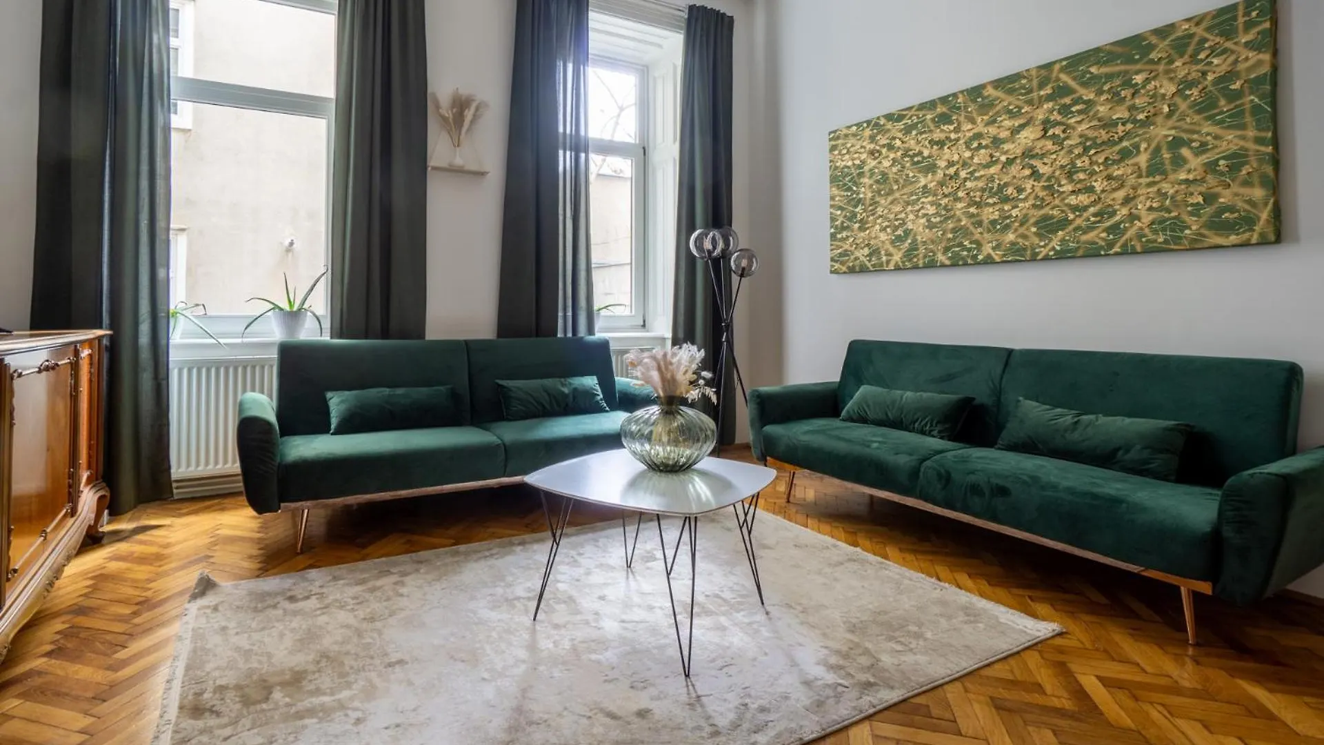Central Apartment In Viennese Old Building Austria