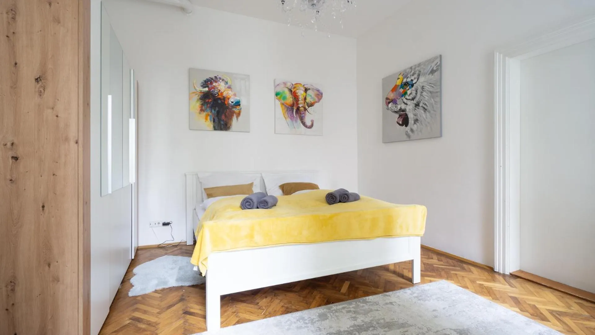 Central Apartment In Viennese Old Building Austria