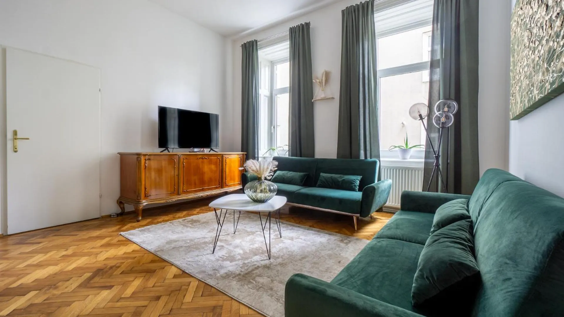 Central Apartment In Viennese Old Building Vienna