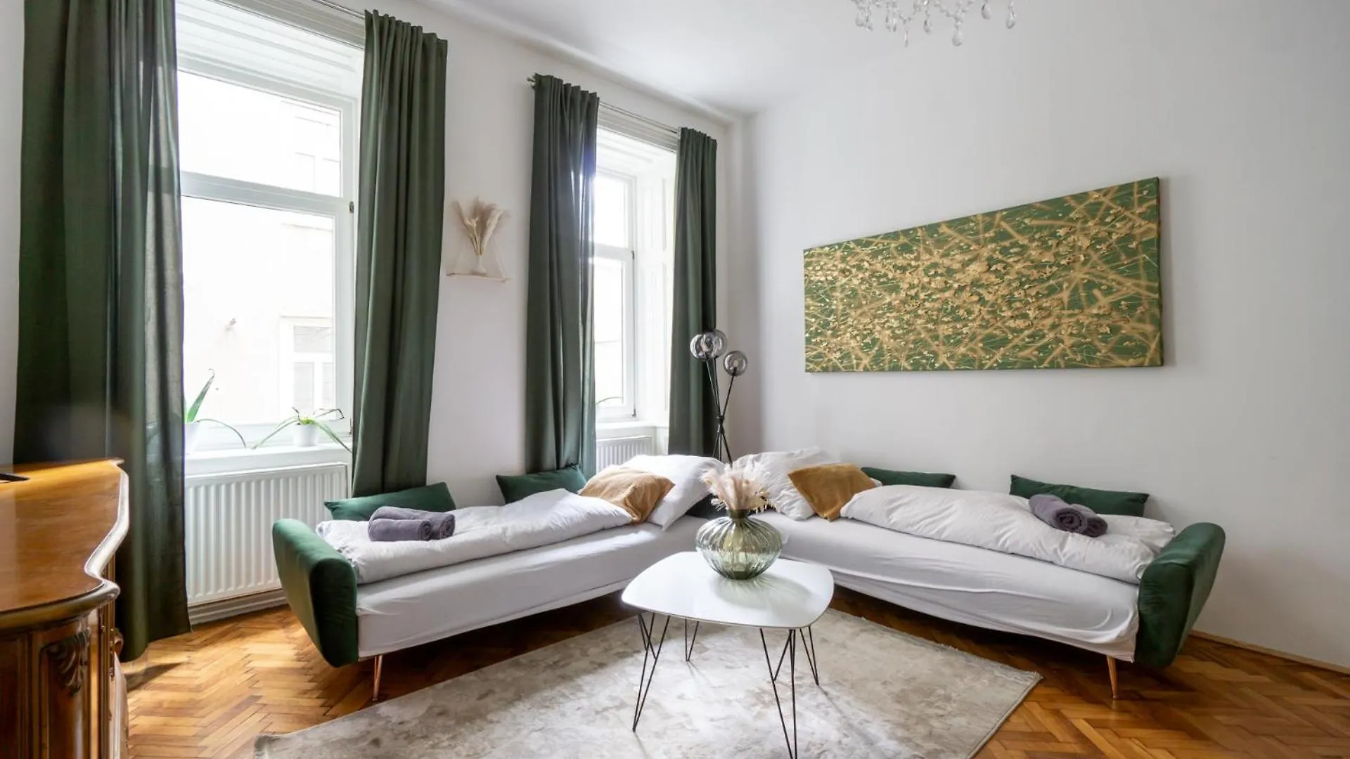 Central Apartment In Viennese Old Building