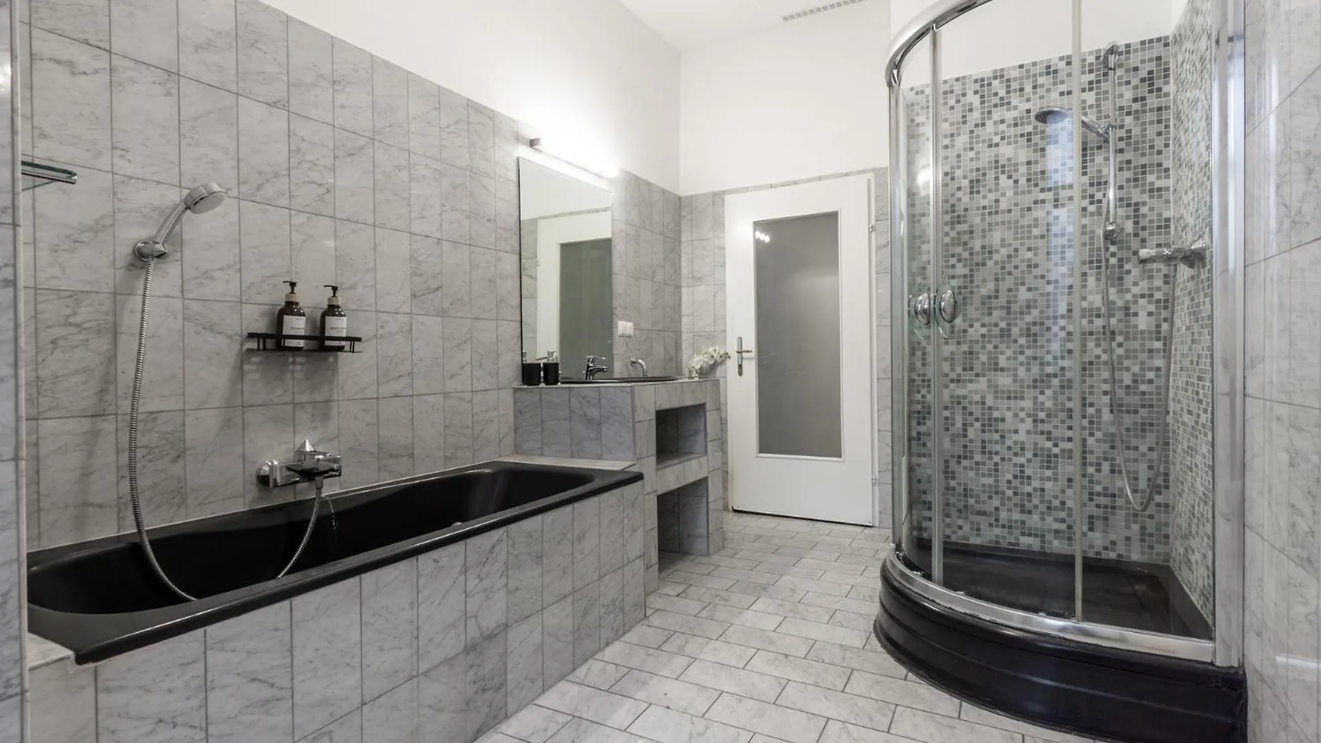 Central Apartment In Viennese Old Building Austria