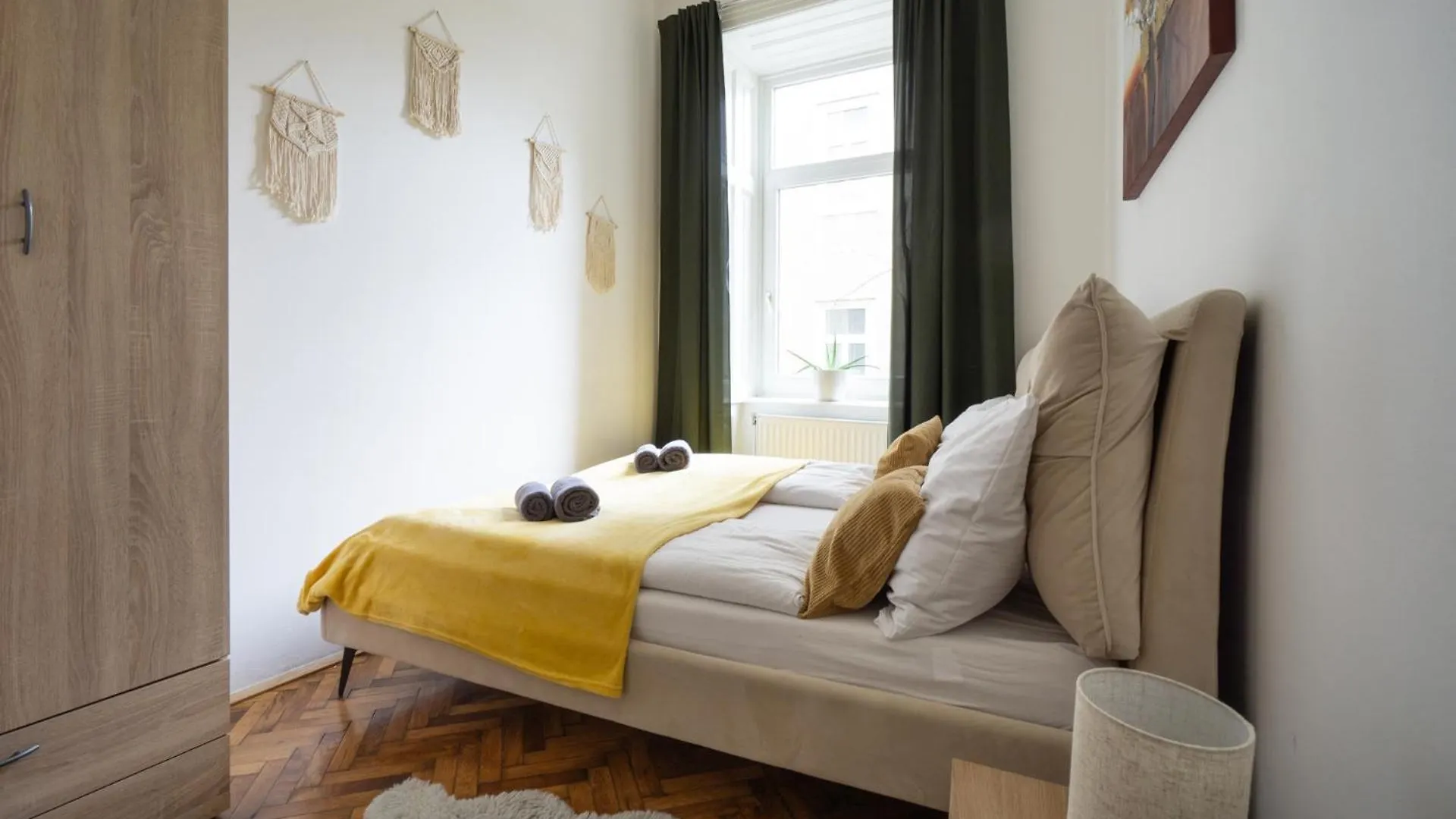 Central Apartment In Viennese Old Building 0*, Vienna
