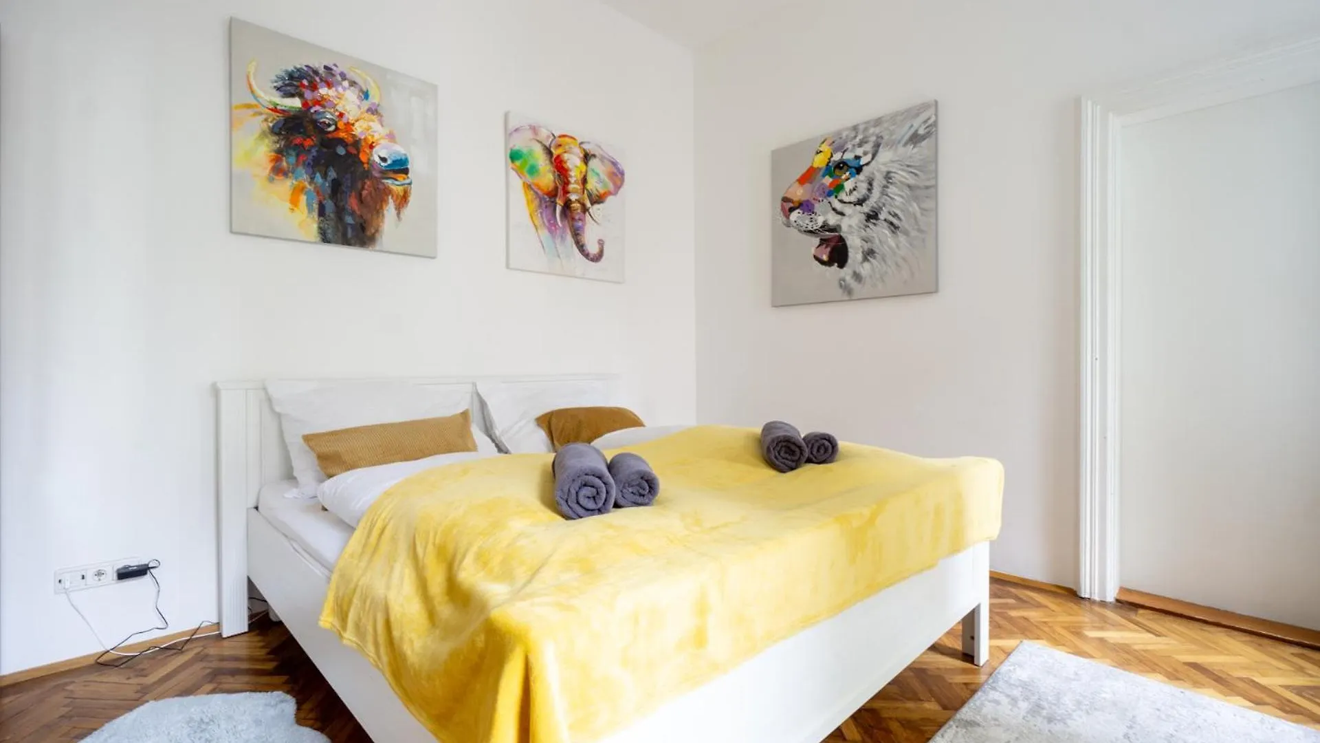 Central Apartment In Viennese Old Building