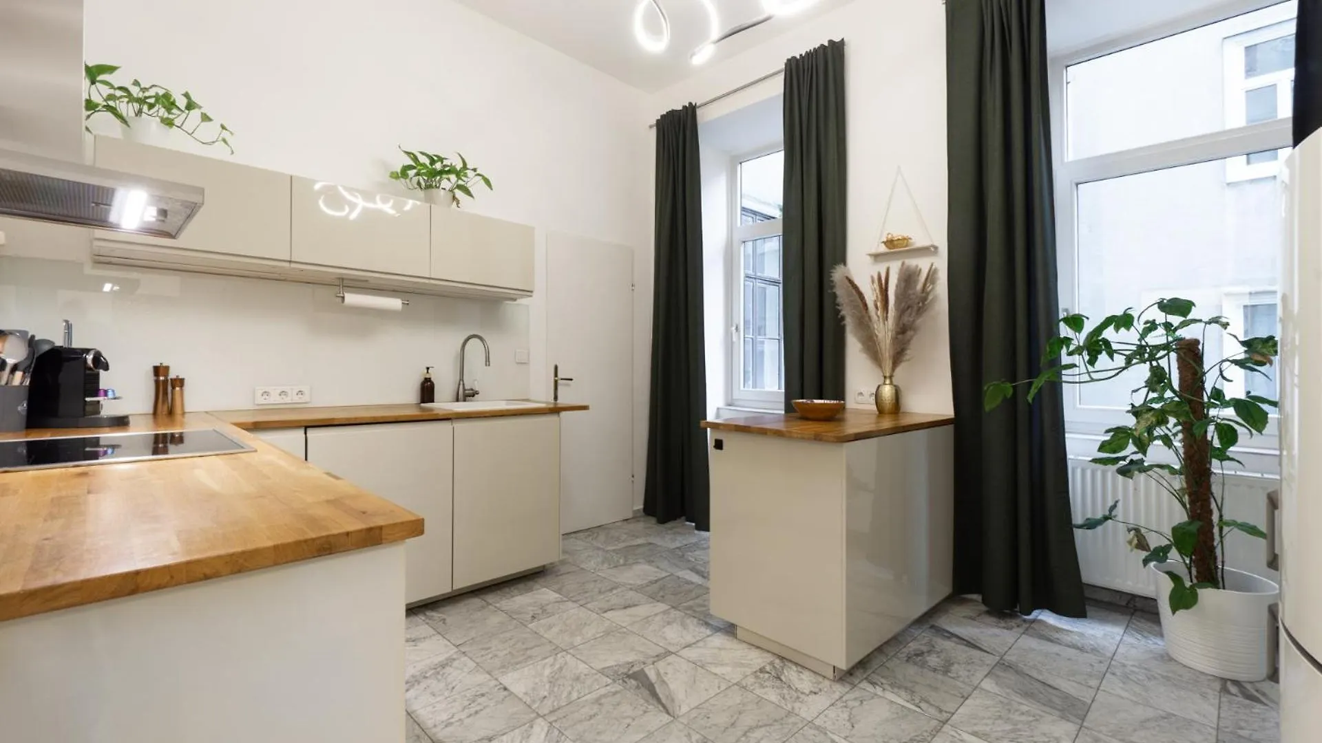 Central Apartment In Viennese Old Building Austria
