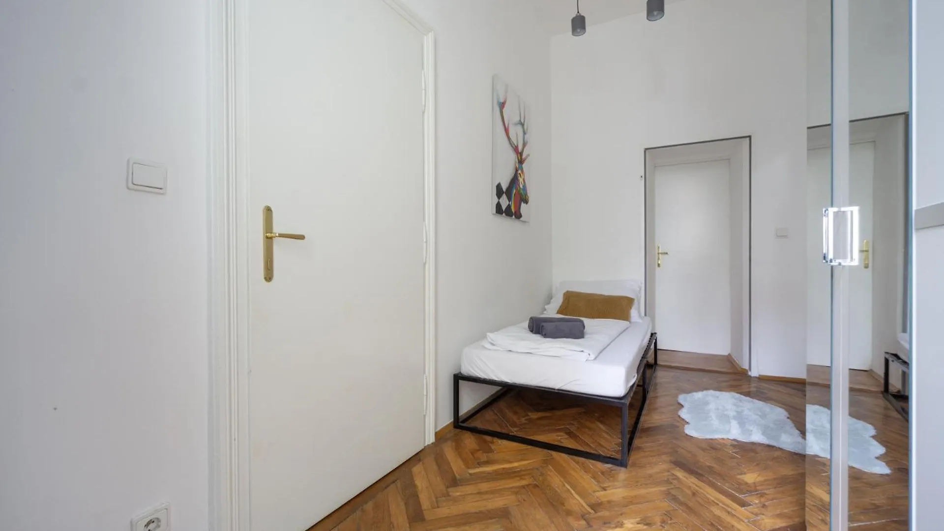 Central Apartment In Viennese Old Building