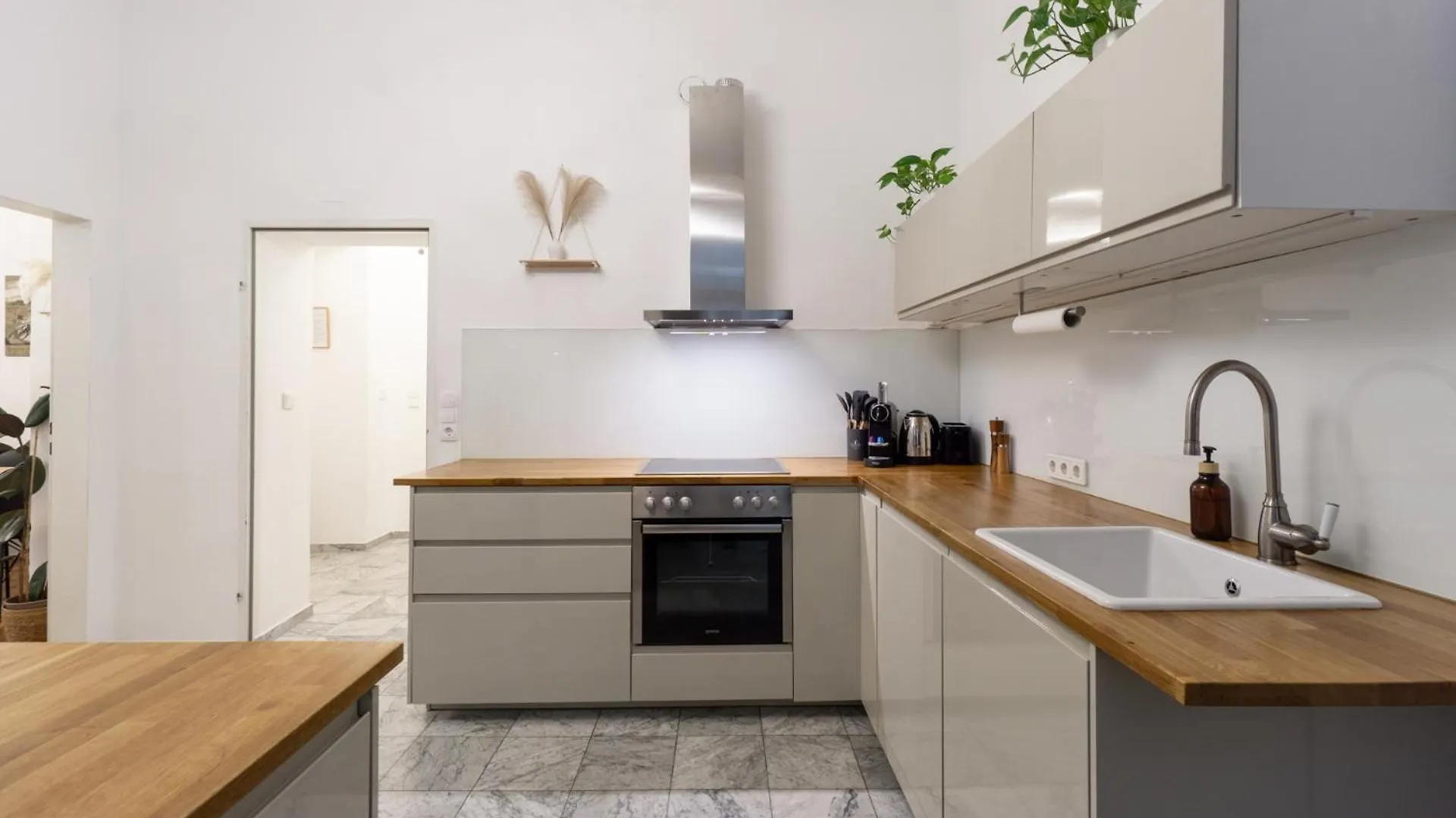 Central Apartment In Viennese Old Building Austria