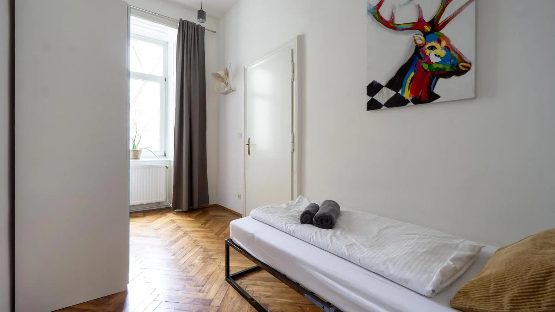 Central Apartment In Viennese Old Building Vienna